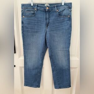 Universal Thread 16/33S High-Rise Slim Straight Med Wash Denim Jeans.